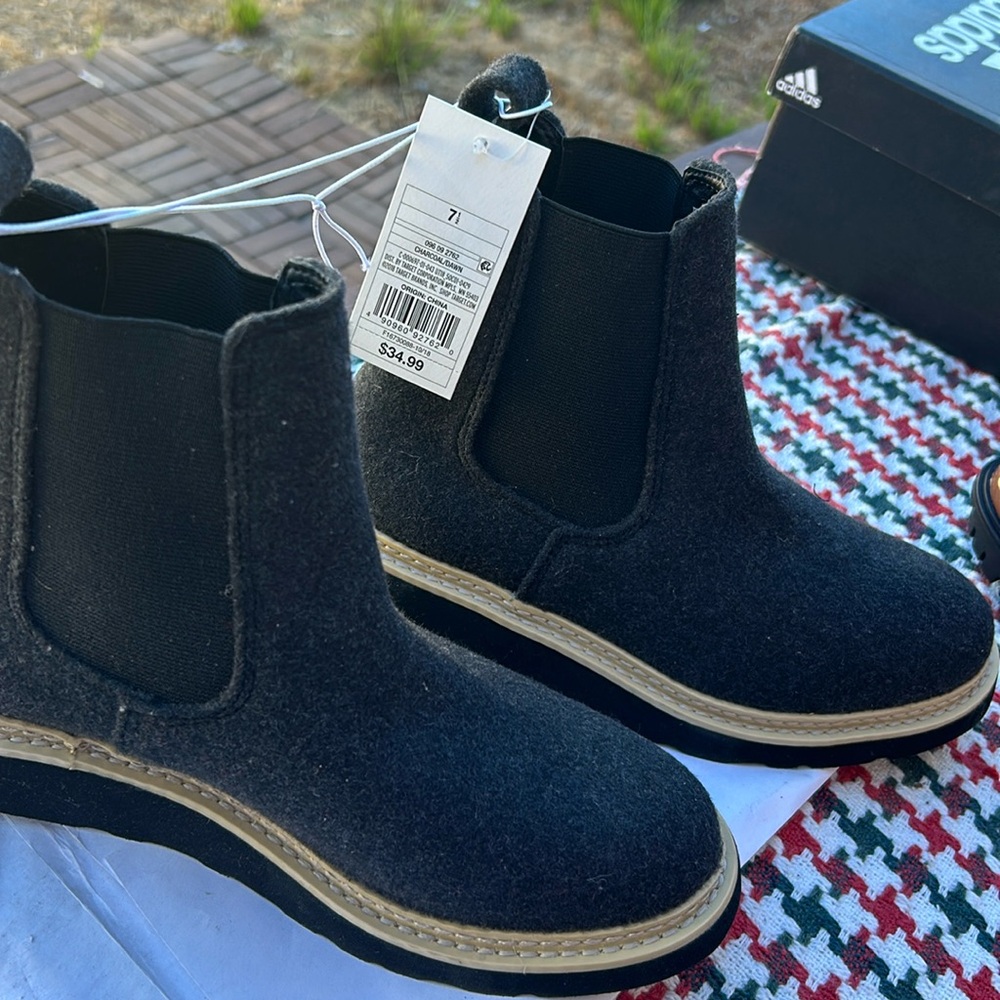 Universal thread new boots woman size 7.5